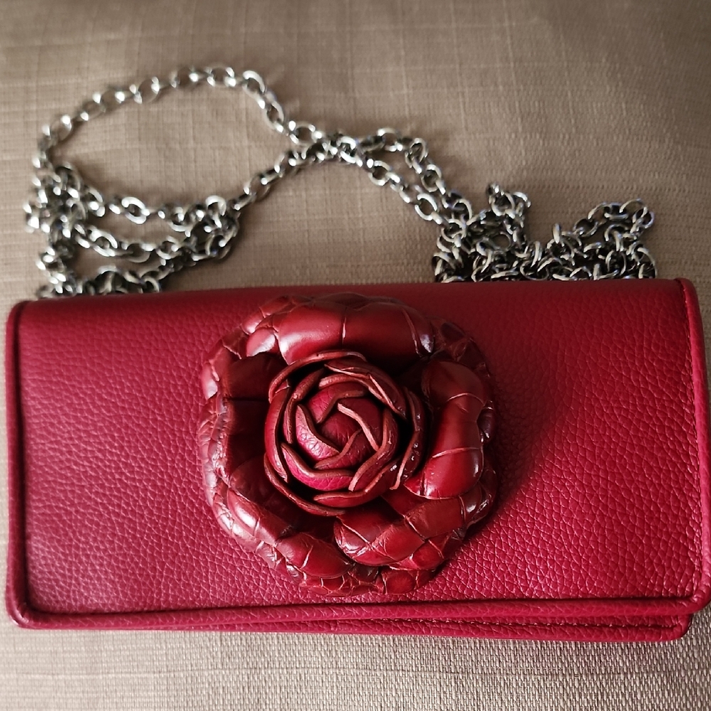 New Rockmore Rosie Pebbled Leather  Crossbody Wallet in Lipstick Red, NWT